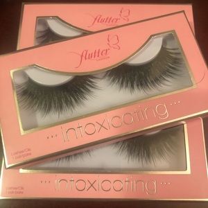 Flutter lashes in style Intoxicating